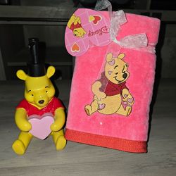 Brand New In Box Disney  Winnie The Pooh Valentines Bathroom Soap Dispenser & Hand Towel Set