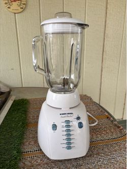 Black & Decker Crush Master 10 Speed 42 OZ Blender, White, Tested Glass Pitcher