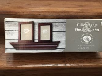 Photo frame set with shelf / ledge