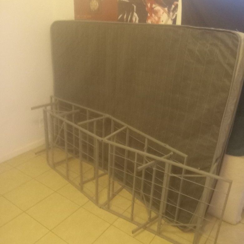Queen Size Bed READ