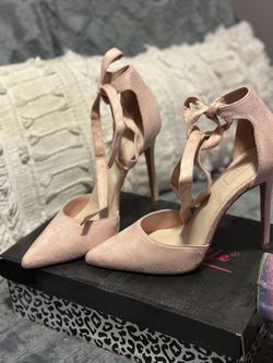Nude Pumps