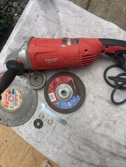 Milwaukee 7”/9” Large Angle Grinder Kit-608830-Super Clean- 15 Amp, Lock On Trigger, Handle, Flanges, Blades, Wrench