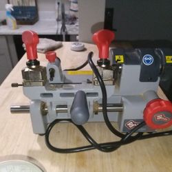 KABA ILCO Key Duplicator: Manual, Cruciform/Flip Style/Vehicle, 8 3/4 in Machine Ht, HSS