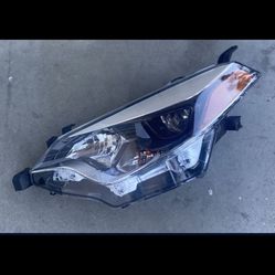 14-19 TOYOTA COROLLA DRIVER SIDE HEADLIGHT $150