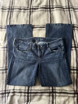 Low rise Straight legged American eagle jeans
