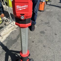 Milwaukee M12 Rocket Light 