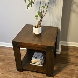 Cherry Wood Arusha Collection End Table With Open Bottom Shelf -  Designed By Steve Silver Co.