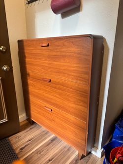 Entry way storage