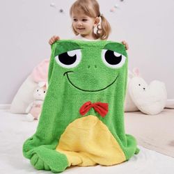 🐸 Cozy Frog Blanket for Kids, 2-in-1 Soft Plush Fleece Blanket Sleeping Bag Pocket Style Blanket Sleep Sack with 3D Animal Pattern for Sofa Couch Bed