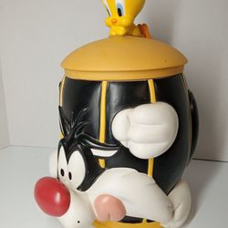 Warner Bros Looney Tunes 1997 Sylvester & Tweety Twatted Cage Cookie Jar Plastic