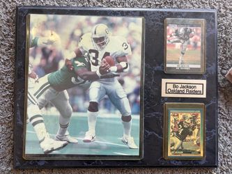 Raiders Collectible Photos & Mug Set