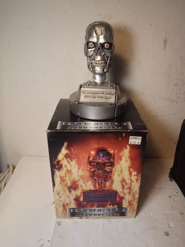 1996 Terminator 2 Judgement Day T-800 Legends in 3 Dimensions Bust Statue