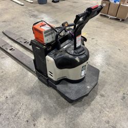 Crown PE4000 Walkie Rider Pallet Jack