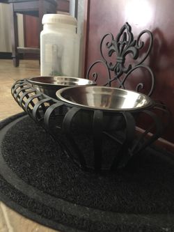 Dog bowls/feeding station set