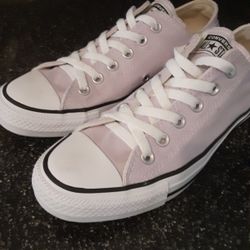Converse womens 8 Like new 
