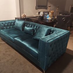 Bonito Sofa  De Velvet Muy Elegante