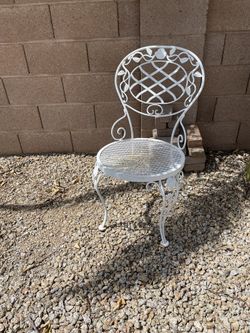 Cute Garden Chair. 7th St/Thunderbird