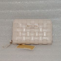 Michael Kors Wallet. Beige Gold. New With Tags. Authentic 