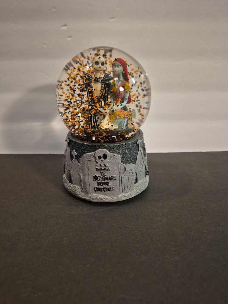 Collectors Nightmare Before Christmas Halloween Musical Snow Globe