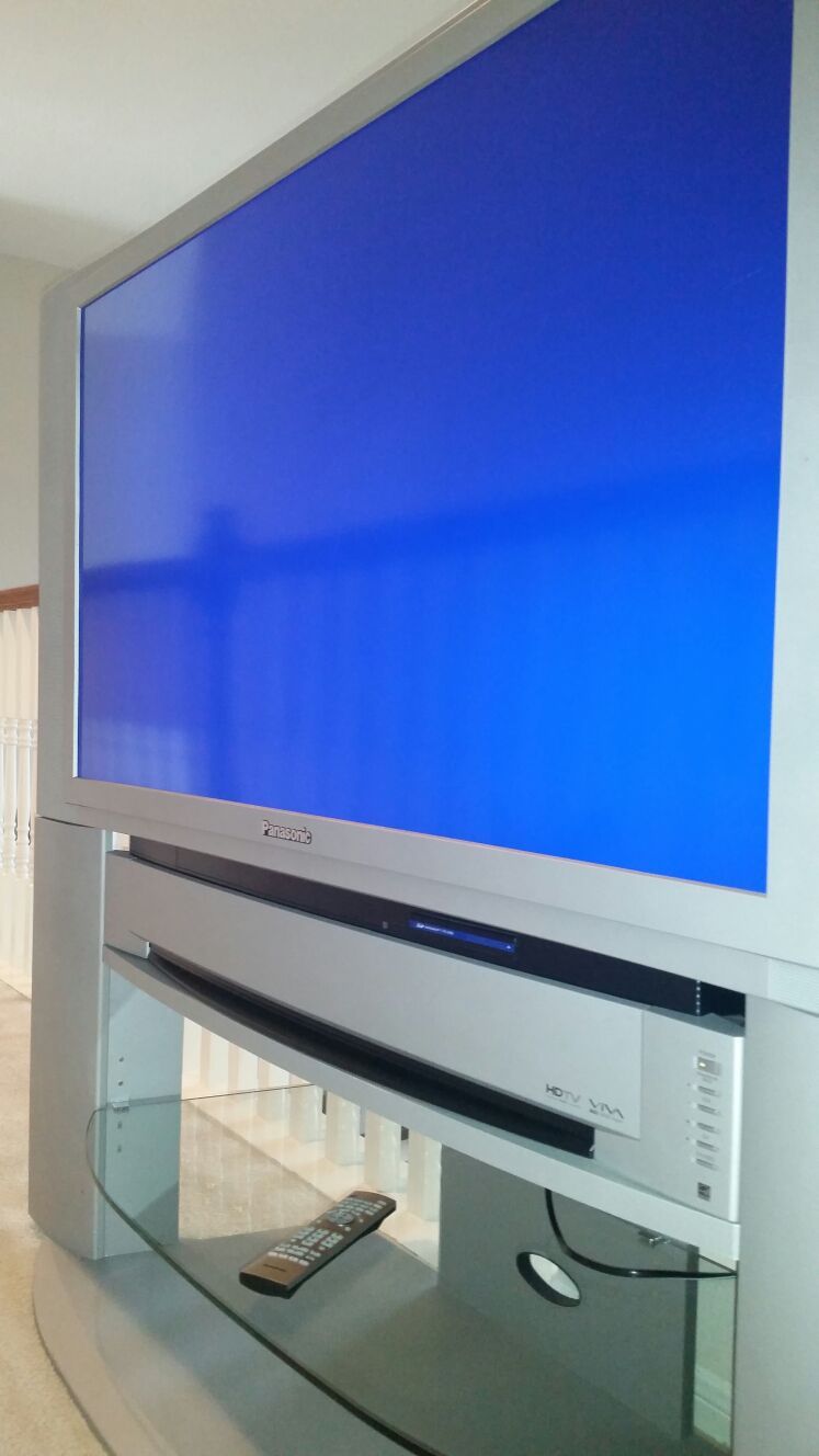 Panasonic 51' HDTV VIVA 1080i BBE HD3D Sound and Multimedia w/custom stand (HDMI & Rear-projection)�
