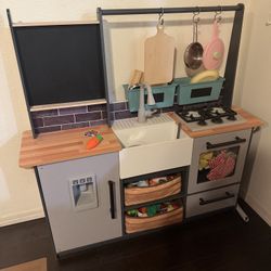 Play kitchen 