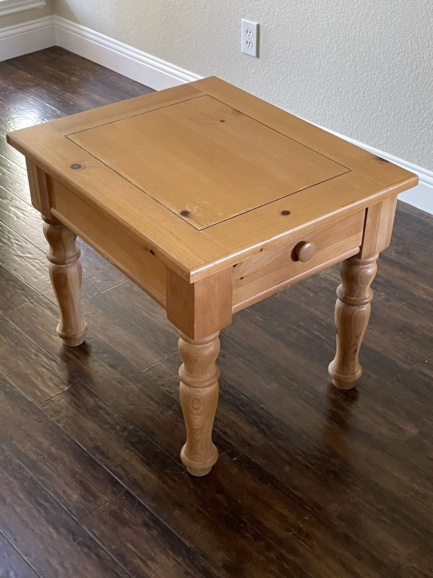 Broyhill Fontana - End Table