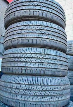 255 60 18 Goodyear tires Con 80% de Vida Las 4