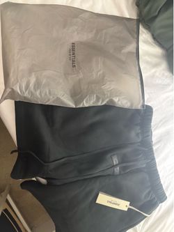 Black essentials size M