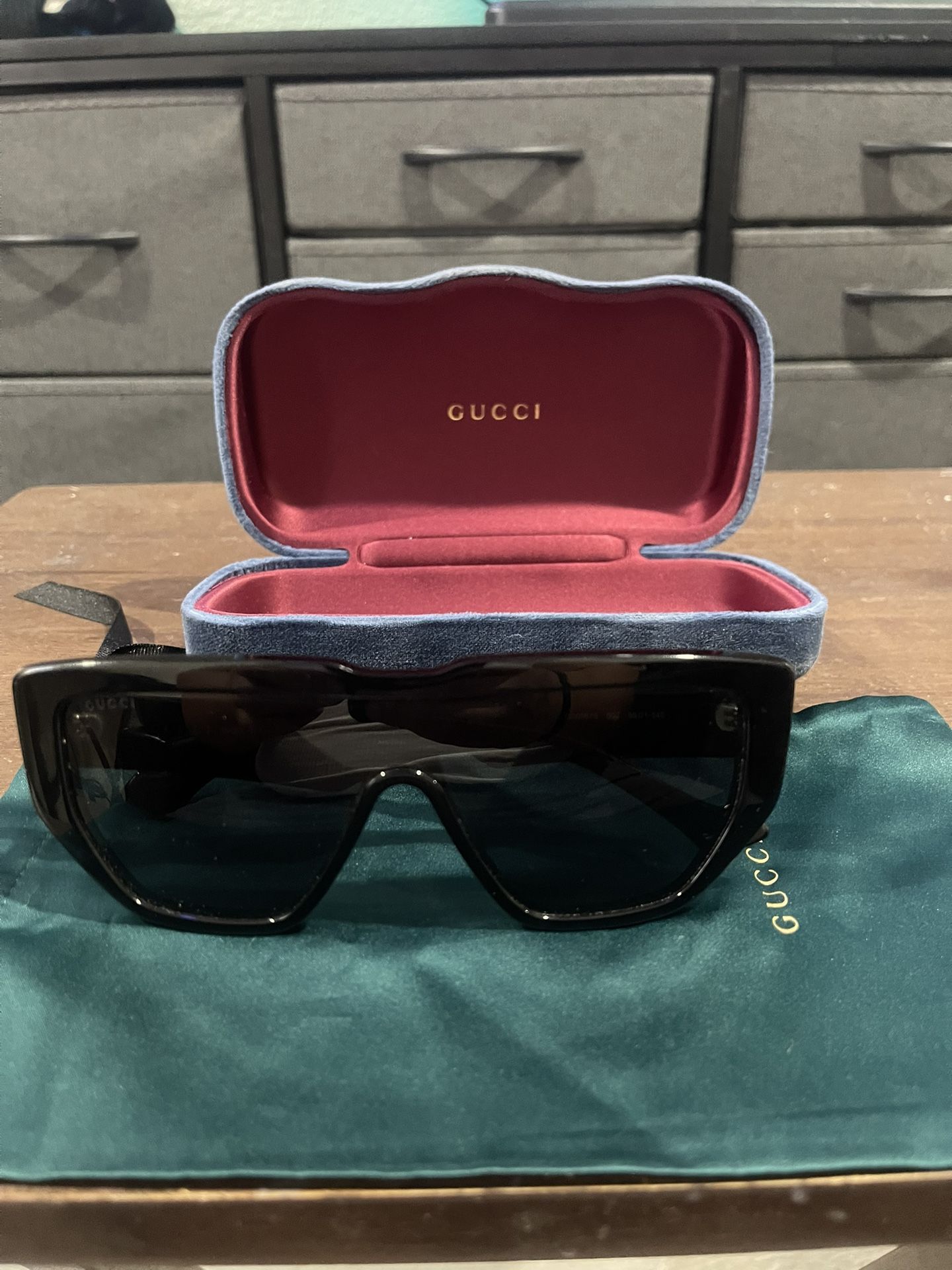 Gucci Mens sunglasses