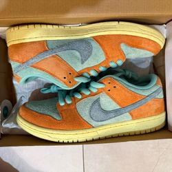 Nike SB Dunk Low Orange Emerald Rise Size 8.5