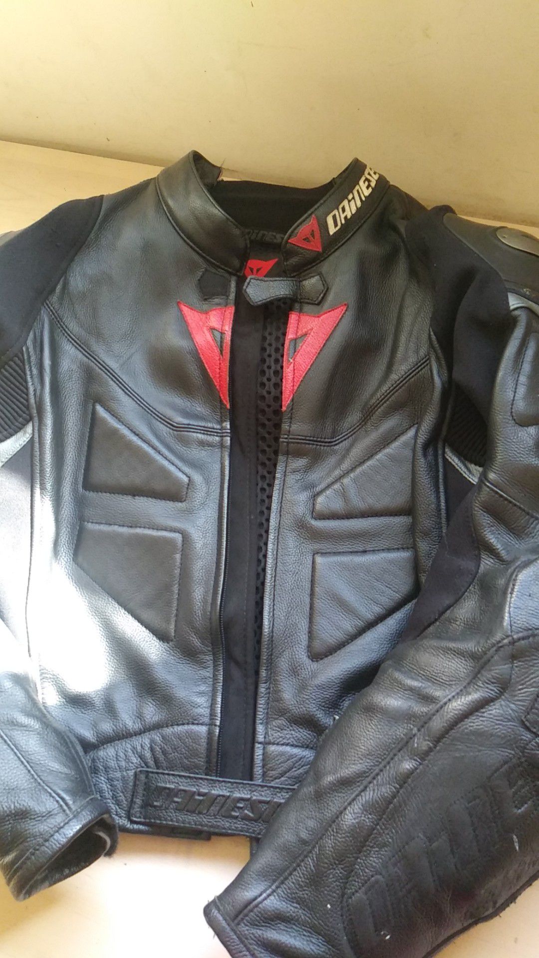 Men's Dainese Leather Motorcycle jacket. Sz 54