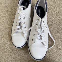 Women’s Atheletic Shoes Size 8.5