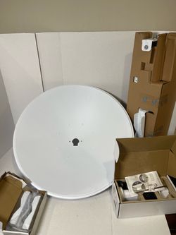 Ubiquiti PowerBeam AC PBE-5AC-620 5 GHz wireless bridge and airMAX CPE.