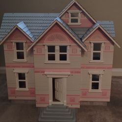 Melissa And Doug Victorian Dollhouse.