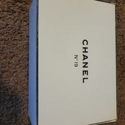 Chanel No. 19