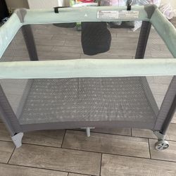 🍼 Graco Pack and Play – Used w/ Bonus Storage