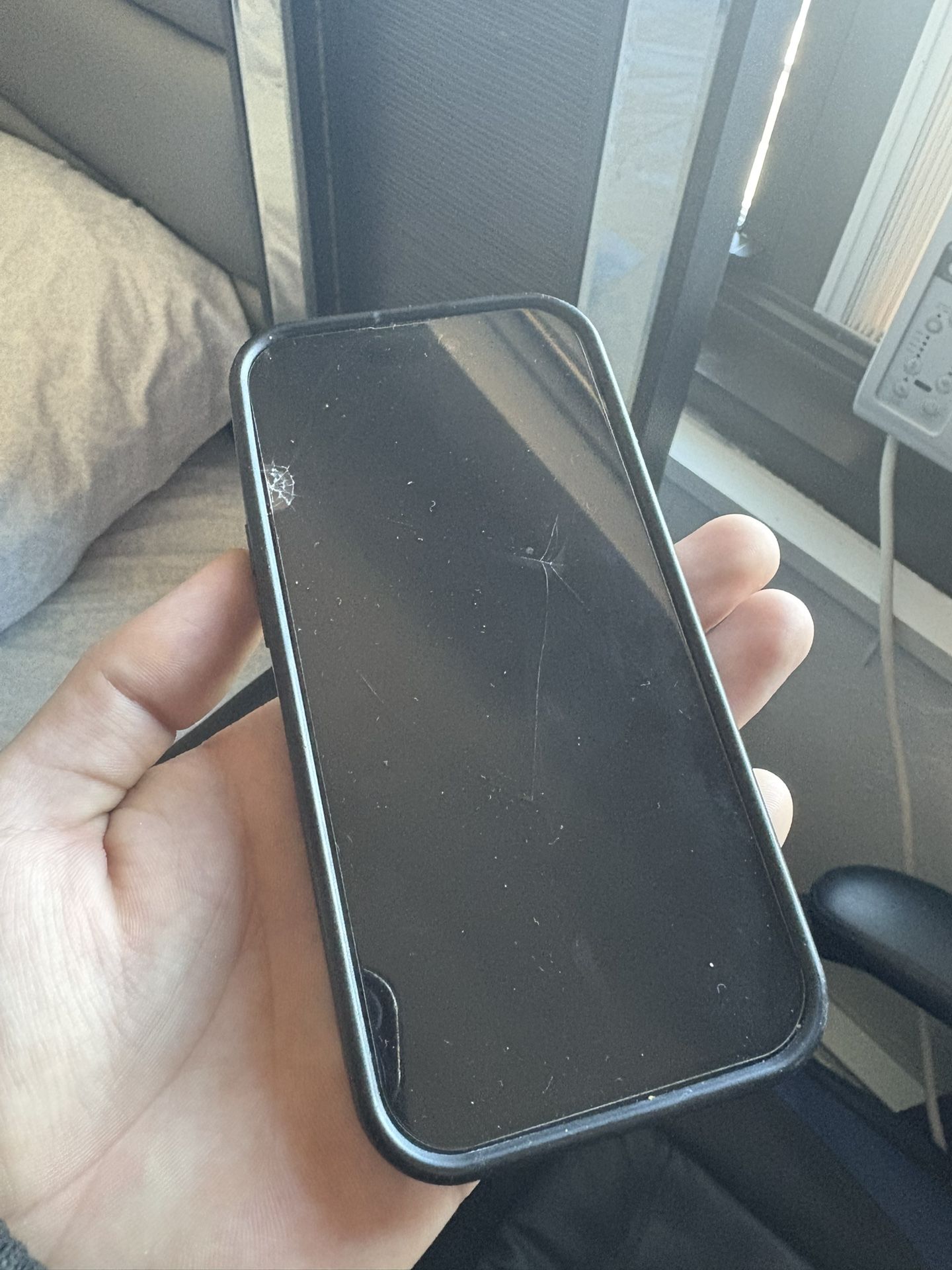 Locked iPhone 14 Pro – Cracked