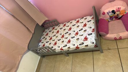 Toddler bed