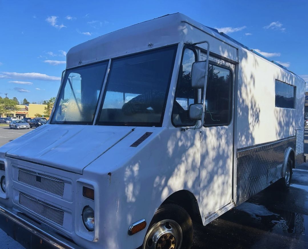 Large Fully Equipped Food Truck