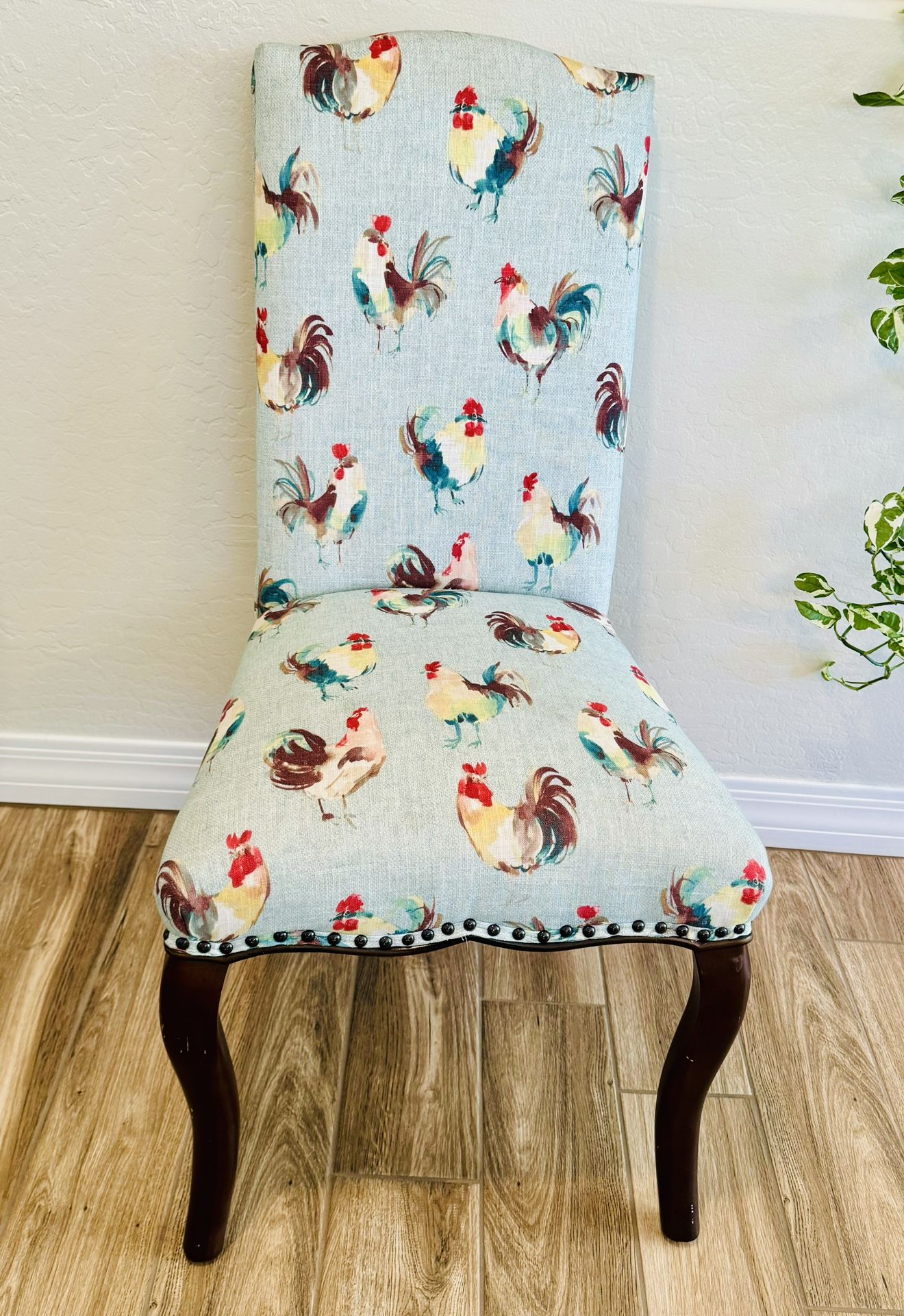 farmhouse chicken accent chair