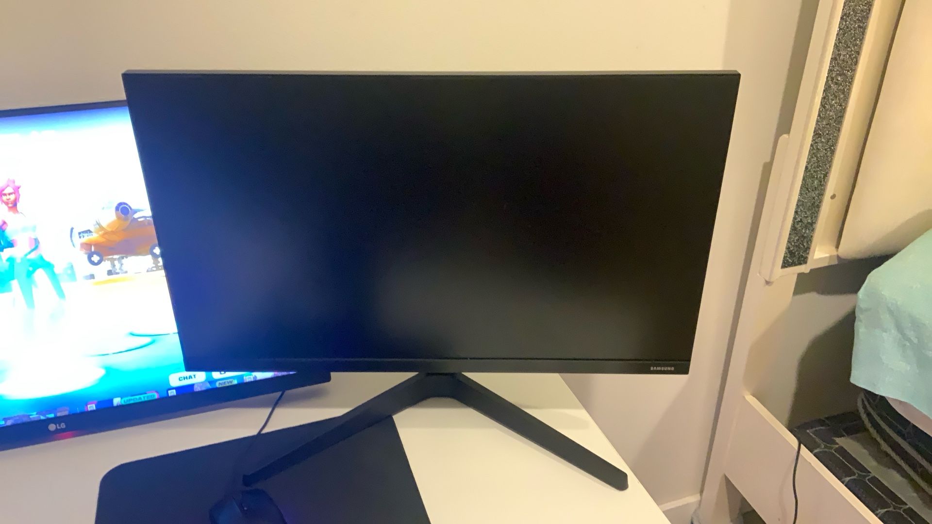 Samsung Essential Monitor