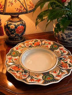 This is a Japanese Imari style footed bowl ashtray with a scalloped edge and floral design.