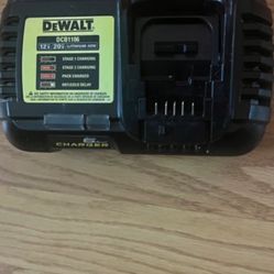 DEWALT DCB1106 12V/20V MAX 6 Amp Fast Battery Charger