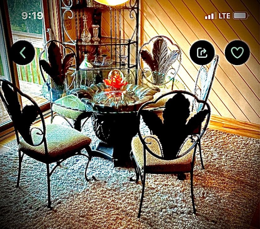 AMAZING DEAL!!Beautiful Table With 6 Chairs