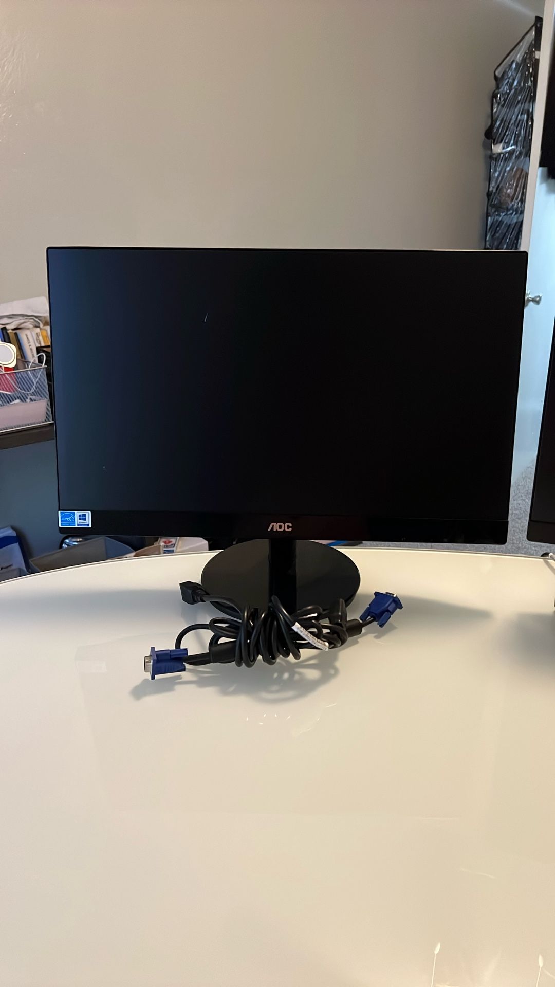 Selling TWO AOC Computer monitors 22”