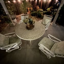 Patio Table With 5 Swivel Chairs
