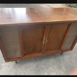 I have a old classic record player. It doesn’t work. 