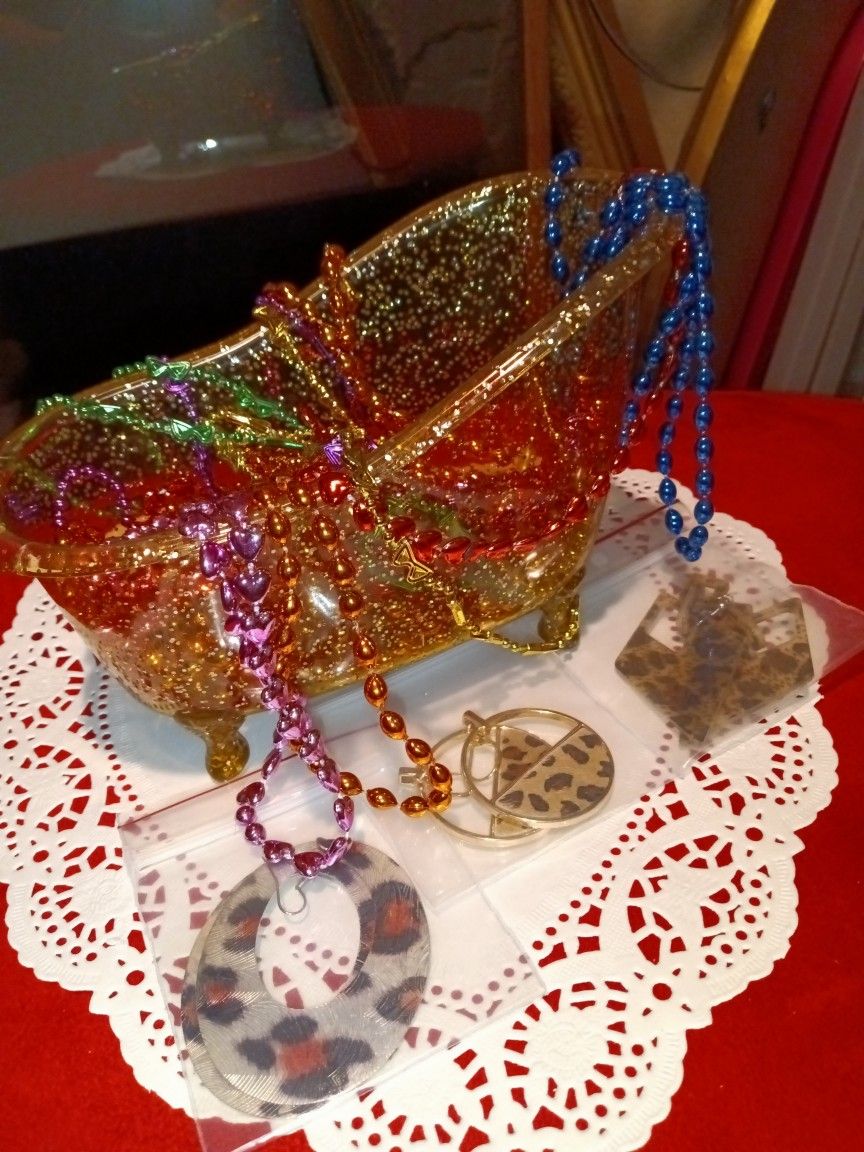 Mini Tub With Cheetah Earrings