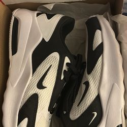 Size 8 Nike Air Max Bolt.