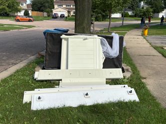 White sleigh trundle bed w hardware perfect for girls 12 and under.